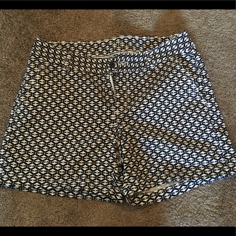 NEW Black/white twill shorts